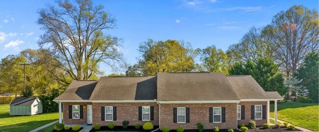 Primary Photo - 1335 Farmfield Ln