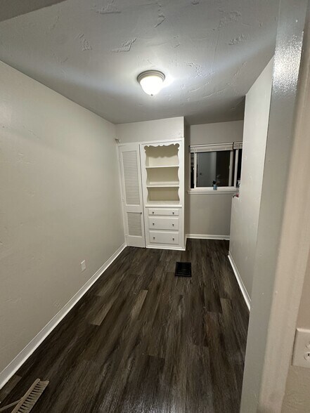 Building Photo - 2025 Emporia St