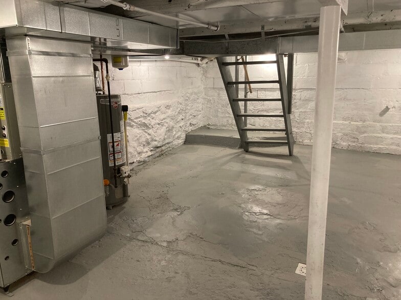 Building Photo - 319 Camp Horne Rd