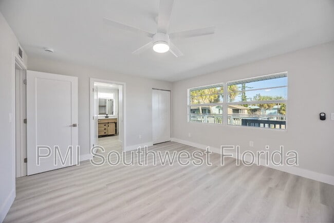 Building Photo - 5039 N Beach Rd