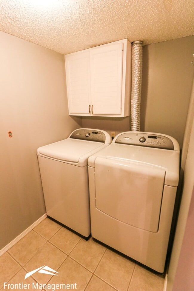 Building Photo - Stunning single-family home in West Manhat...