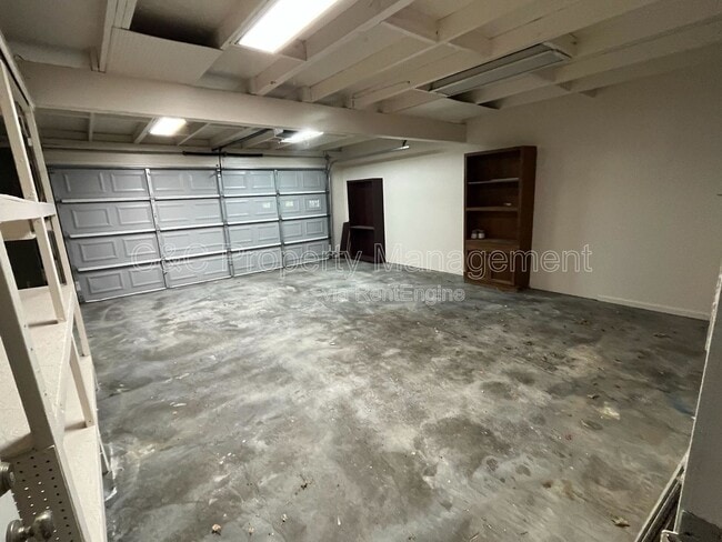 Building Photo - 969 Palm Cir