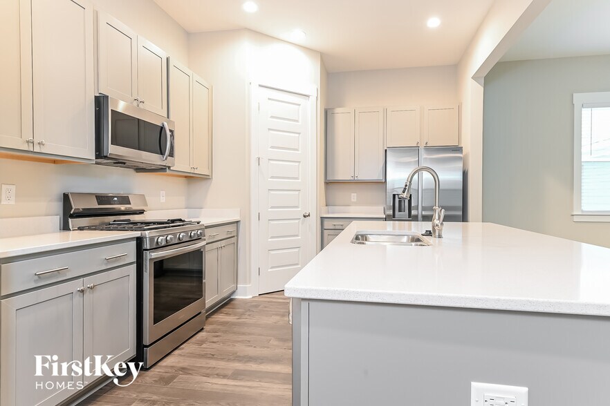 Building Photo - 114 Pecan Dr