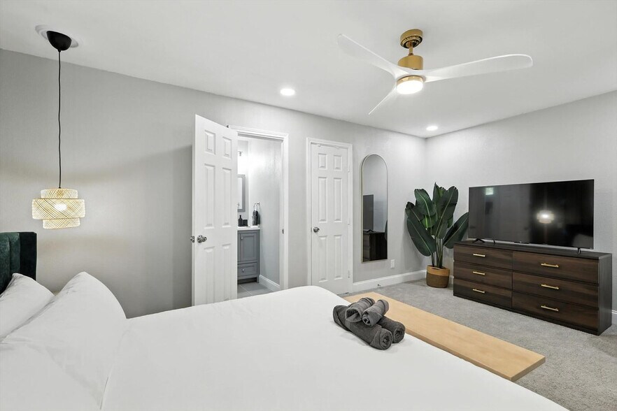 Building Photo - 1231 Springbrook Cir