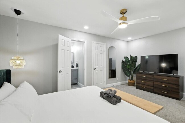 Building Photo - 1231 Springbrook Cir