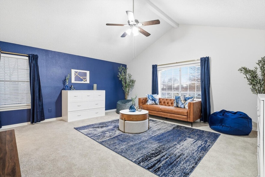 Building Photo - 2 St Charles Pl