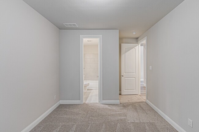 Building Photo - 3231 Tobias Ln