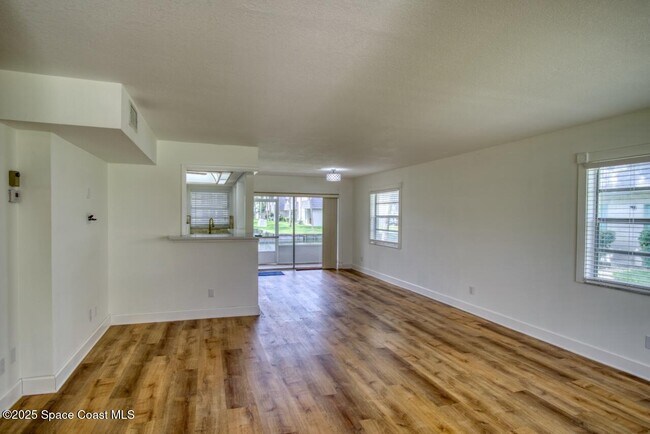 Building Photo - 432 Dove Ln