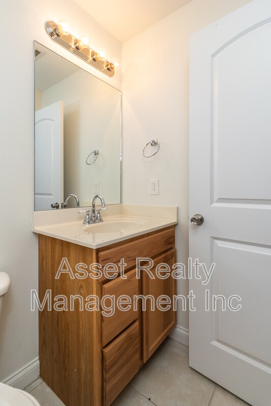 Building Photo - 624 Drakewood Rd