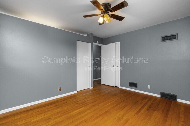 Building Photo - 135 Dundee Cir