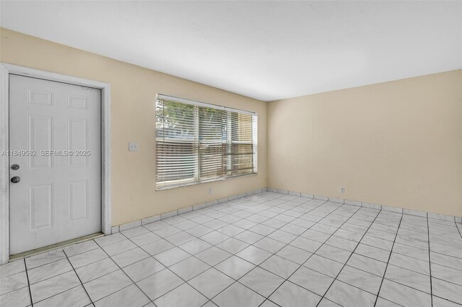 Building Photo - 3750 SW 60th Terrace