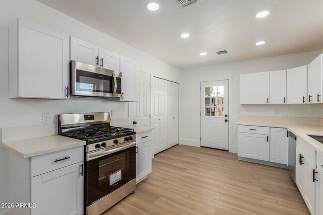 Building Photo - 1743 W Verde Ln