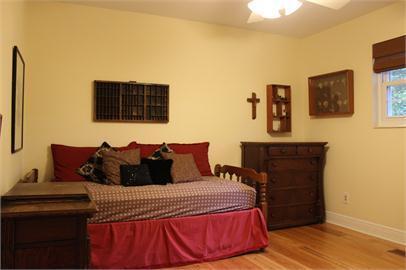 Building Photo - Gorgeous 4/3 Home with fenced yard and garage