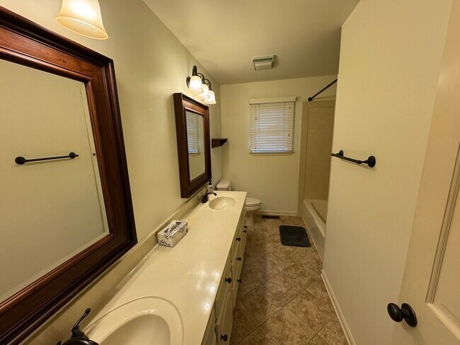 Building Photo - Very Nice 4 Bedroom 2.5 Bathroom Home in North Little Rock off of North Hills