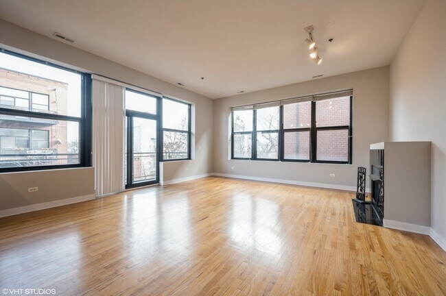 Primary Photo - 2 S Leavitt St