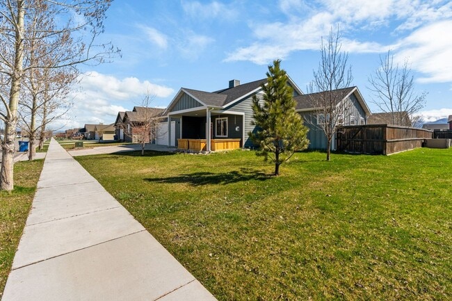 Building Photo - Gorgeous 4 Bedroom Home in Ryen Glenn