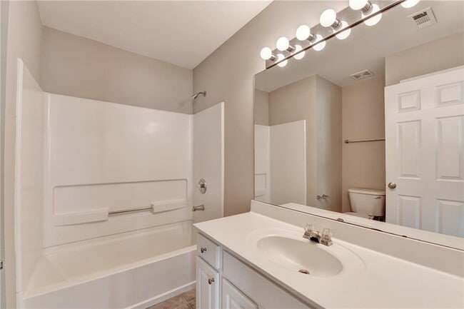 Building Photo - 4020 Edgecomb Dr