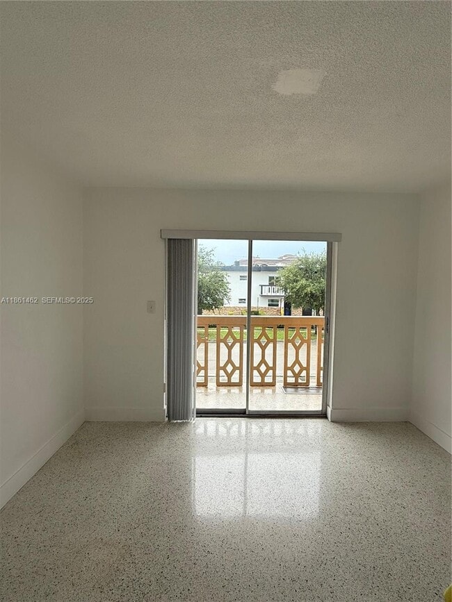 Building Photo - 55 W 7th St