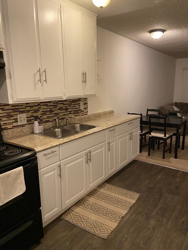 Building Photo - 315 N Louise St