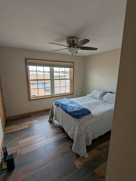 Guest bedroom - 6186 S Pointe Dr SW