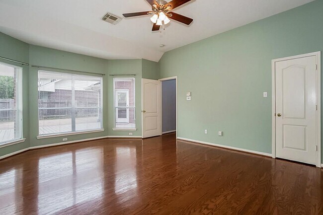 Building Photo - 6105 Jordan Dr