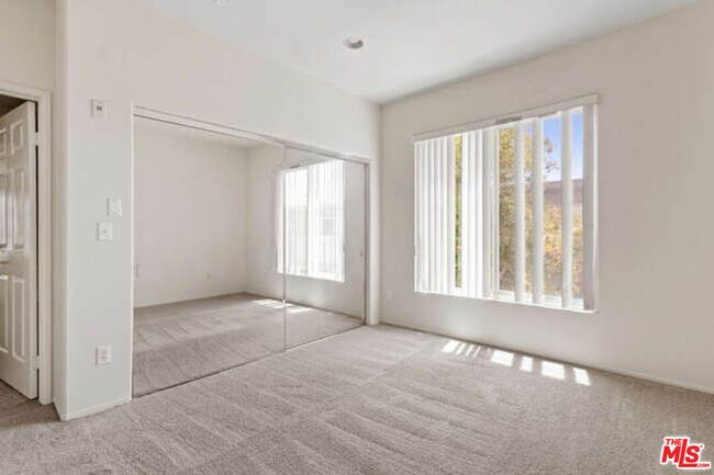 Building Photo - 10790 Rose Ave