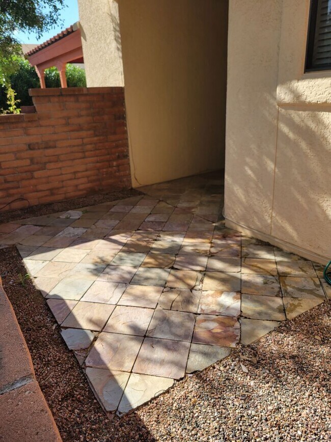 Building Photo - Chevelon