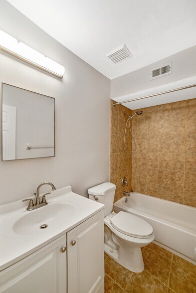 Building Photo - 4307 SW 70th Ter