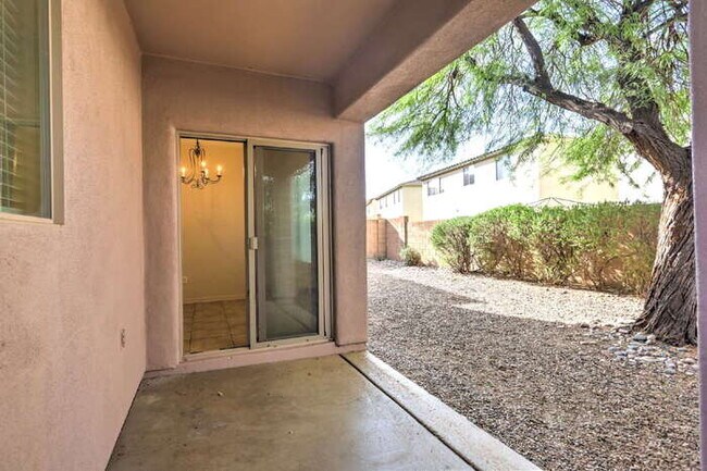 Building Photo - Rancho Sahuarita....$800.00 OFF FIRST FULL MONTH'S RENT!!!