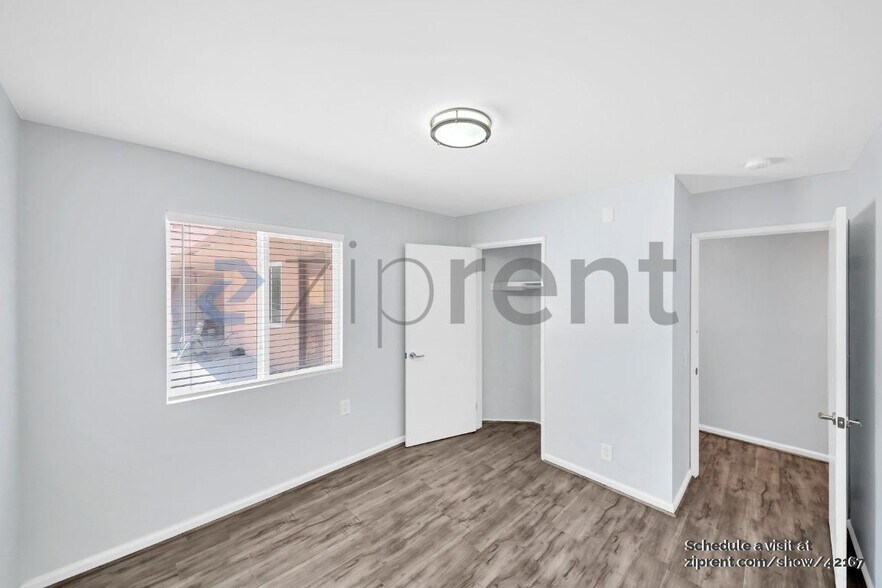 Building Photo - 918 W College St