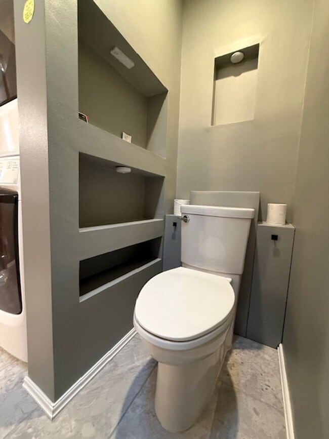 Building Photo - 2 Bedroom 2 Bath Newberg OR 97132 6 Month Lease