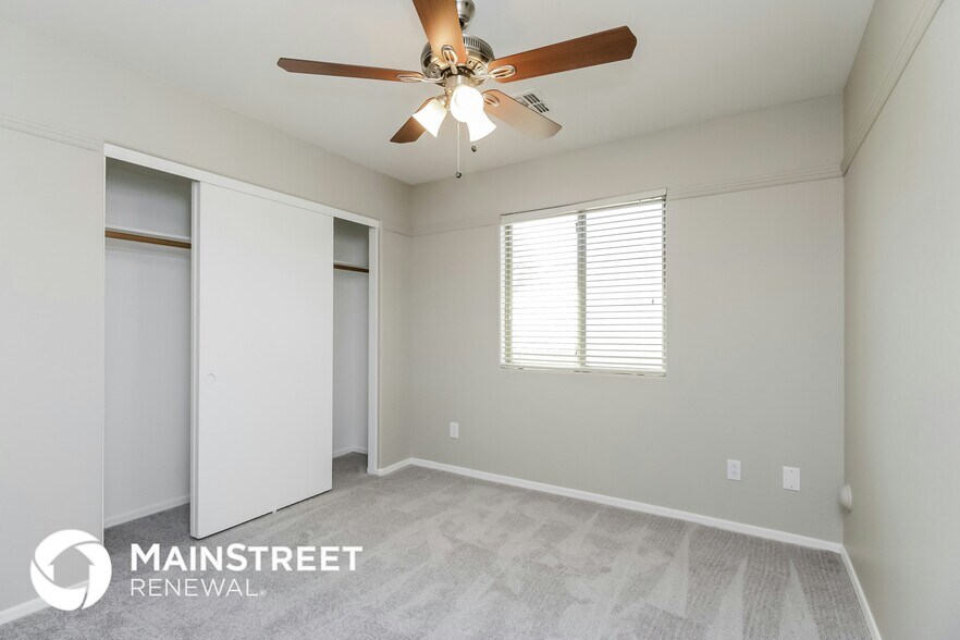 Building Photo - 7019 S 43rd Dr