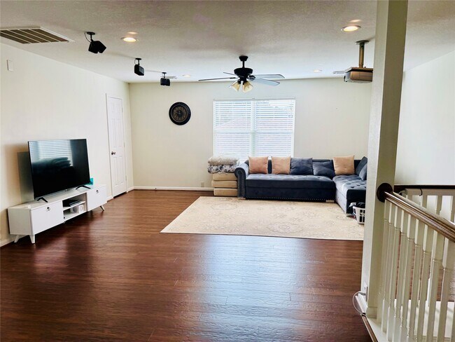 Building Photo - 4615 Pin Oak Creek Ln