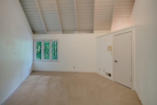 Building Photo - 130 Huntcliff Point NE