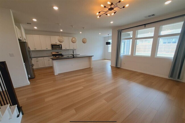 Building Photo - 2633 Danbury Ln