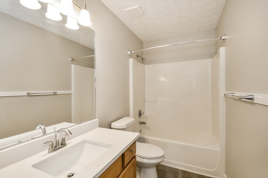 Building Photo - 7050 Silver Bend Overlook