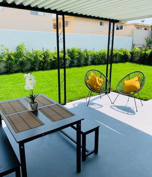 Building Photo - 5630 Vantage Ave