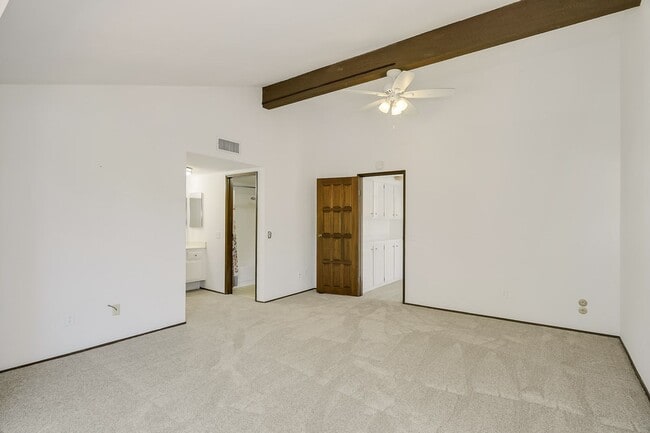 Building Photo - Beautiful 3 bedroom 2.5 bath townhouse across the street from Lake Murray