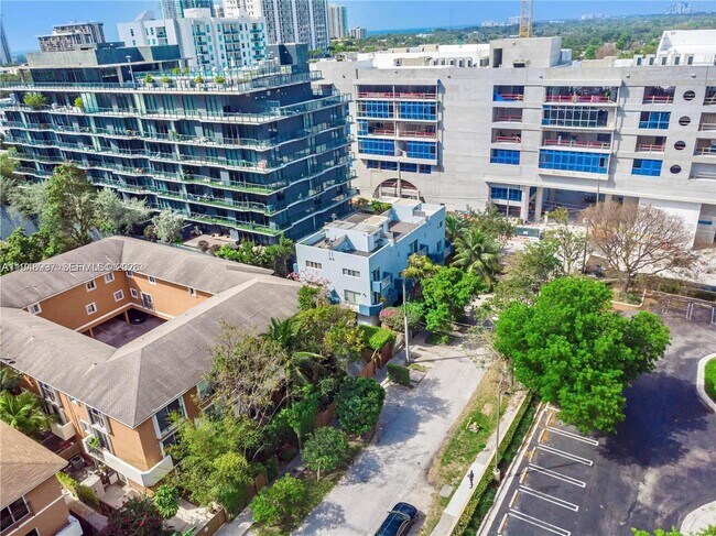 Building Photo - 235 SW 17th Rd