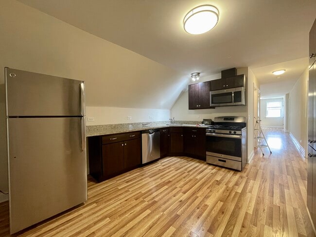Building Photo - 3804 W Diversey Ave