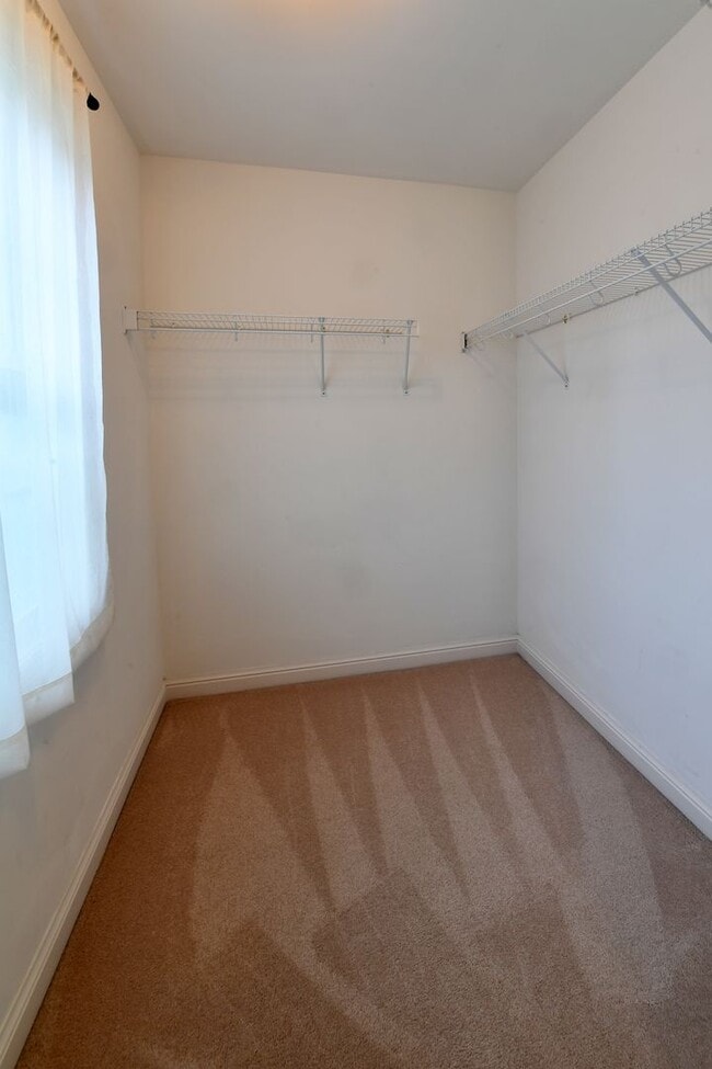 Building Photo - 106 Manlyn Dr