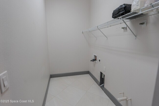 Building Photo - 2453 Rodina Dr