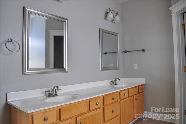 Building Photo - 3010 Colonel Springs Way