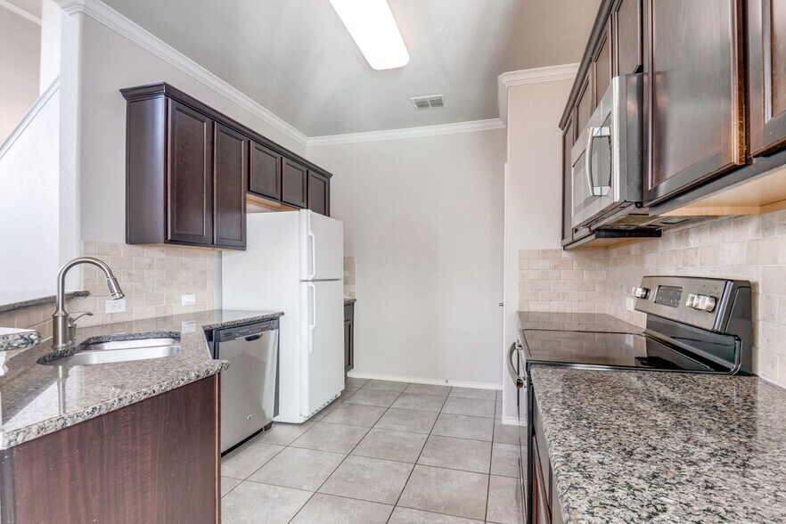 Building Photo - 3013 Fluttermill Dr