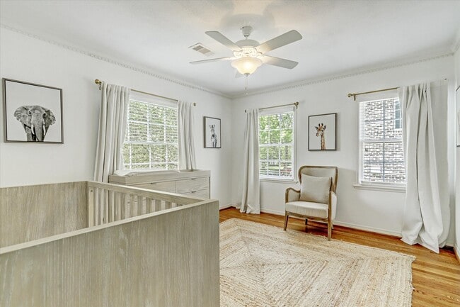 Building Photo - 2136 Pelham Dr