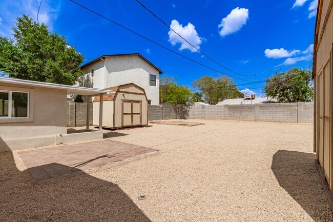 Building Photo - 4519 N 8th Pl