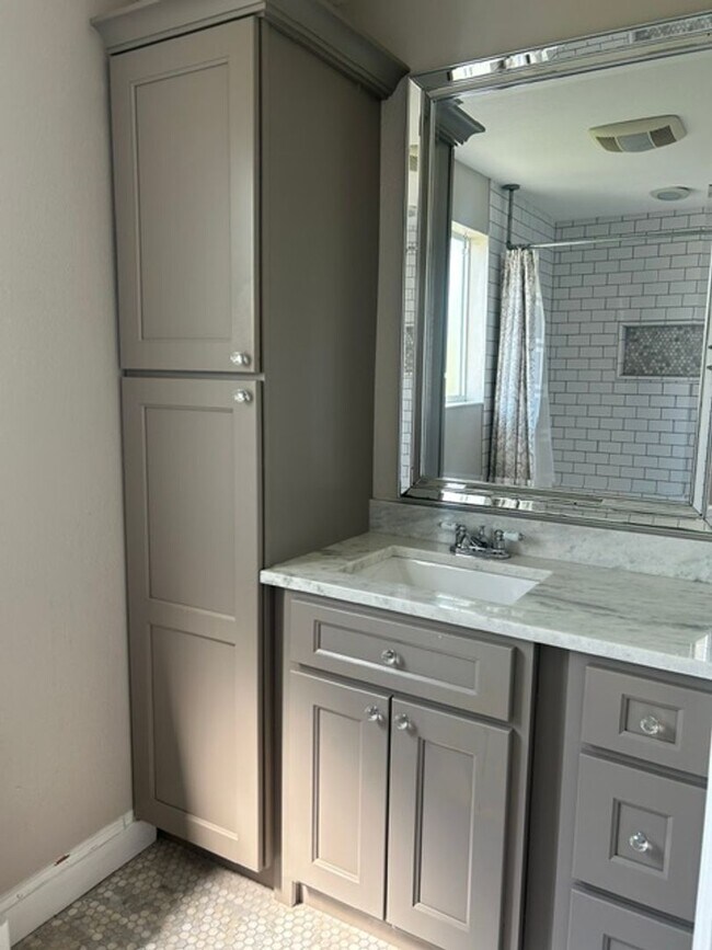 Building Photo - Luxury living with an Intracoastal view and direct access to dock, marina and lift