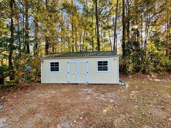 Building Photo - KINGS GRANT - Three bedroom/two bathroom home located within minutes to I40, MLK Parkway and Down...