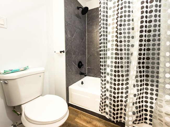 Building Photo - 612 Atwood Ave