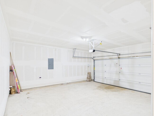 Building Photo - Santa Rita  Beauty
